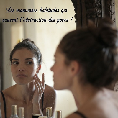 toucher le visage tout le jour Les mauvaises habitudes qui causent l’obstruction des pores !